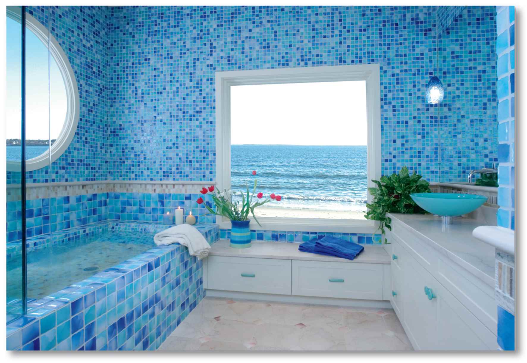 Какую ванную лучше купить плитку. Голубая мозаика в ванной. Ванна в стиле моря. Ванная с голубой мозаикой. Ванная с голубой плиткой.
