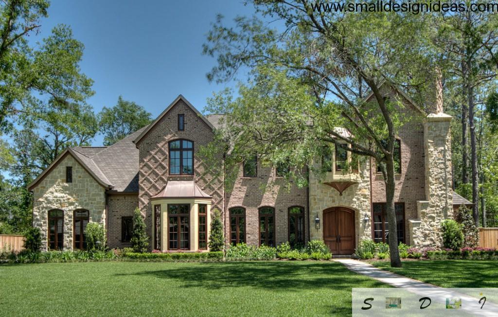 Nice Tudor style designed house in the quiet verdure surrounding