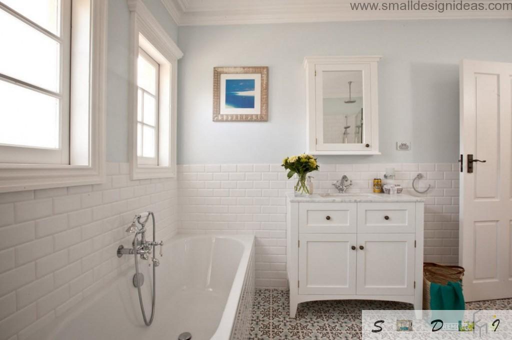 Blue picture as a decorative element in the white classic bathroom