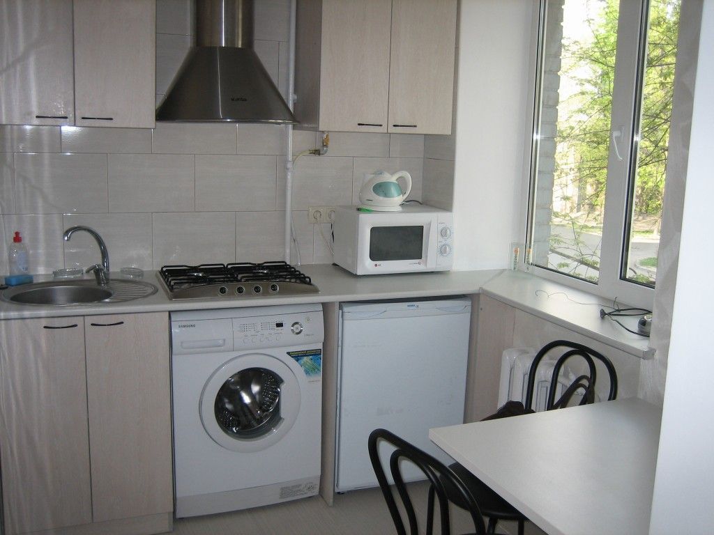 Small kitchen with hob and washing machine under it