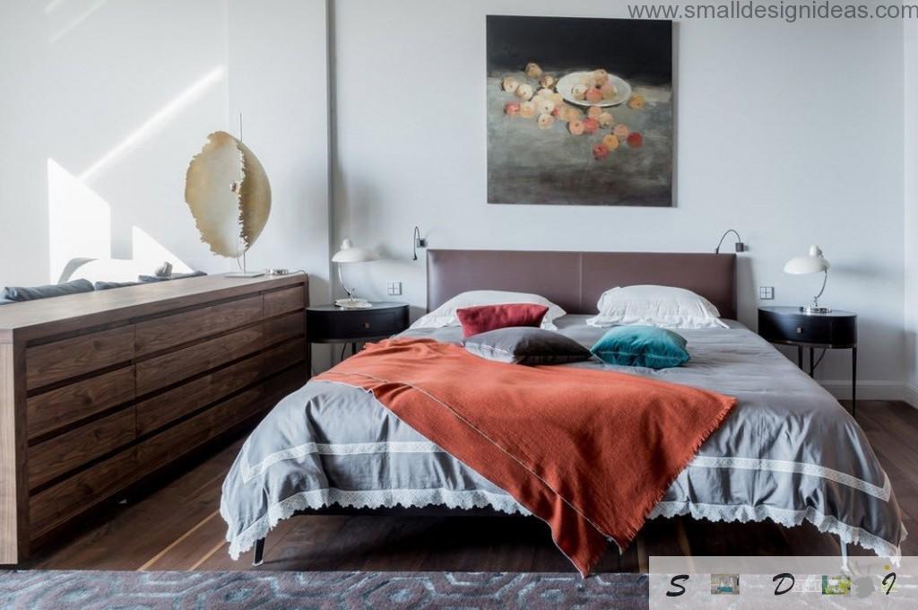 Modern bedroom with wall pinting and suitable color of linen and covers