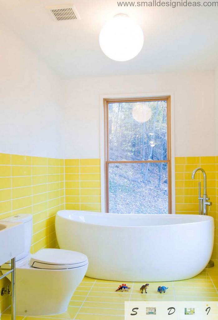 Yellow and white color combintaion in the small bath