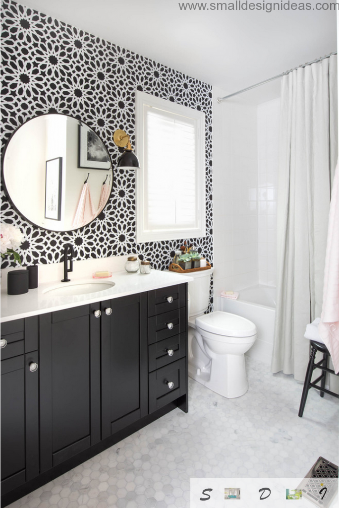 White and black dotted wallpaper in the modern extra small bath