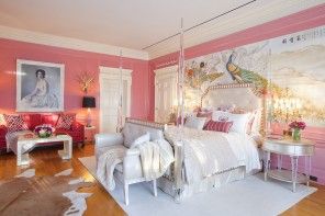 Modern Women's Bedroom Decorating Ideas in pink barbie fairytale eclectic style