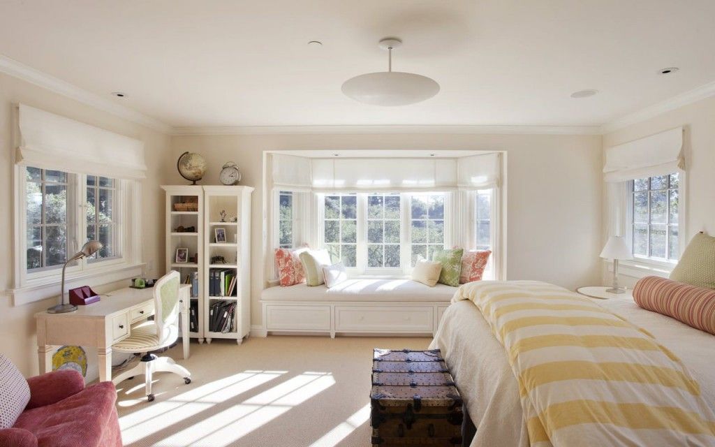 Yellow stripes and white interior in the women`s bedroom