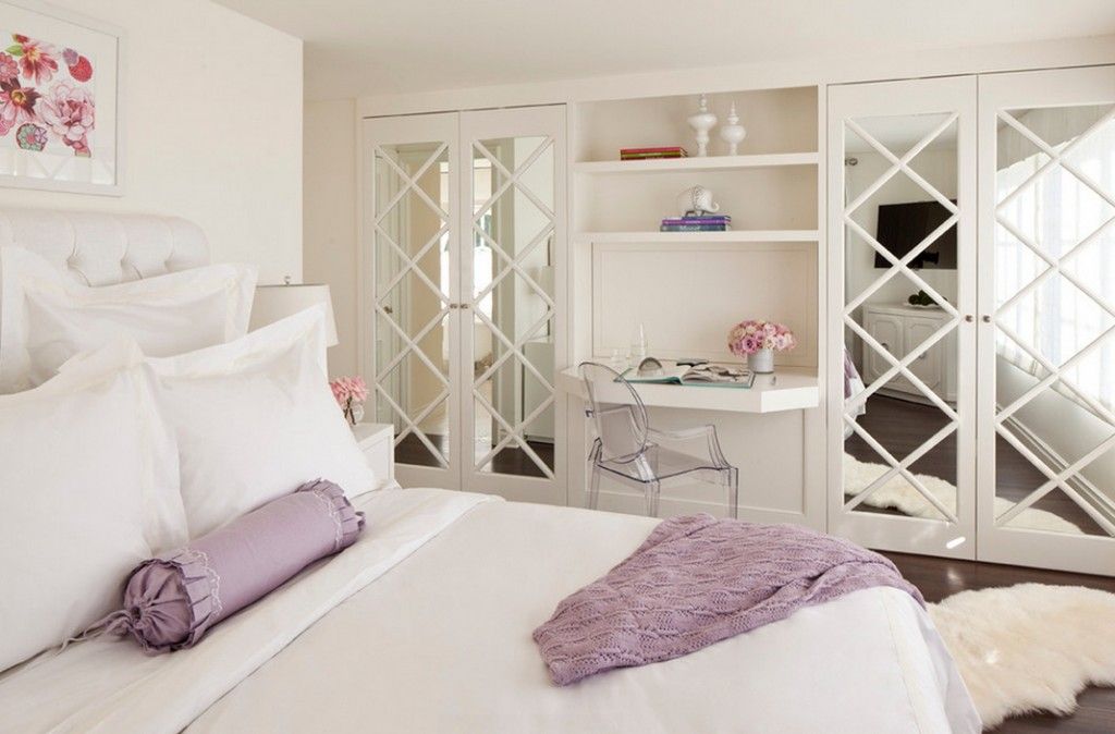 Dream Bedroom Wardrobe Decorating Ideas. Lightweight minimalistiс women`s boudoir and crisscrossed mirror doors of the cabinets