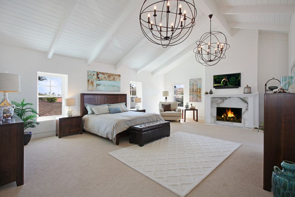 Room with small modern rug and round candle chandelier