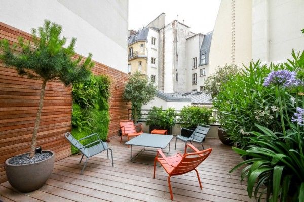 Plant Terrace Landscape Decoration Methods. Wood and plants mix in the Paris-sity