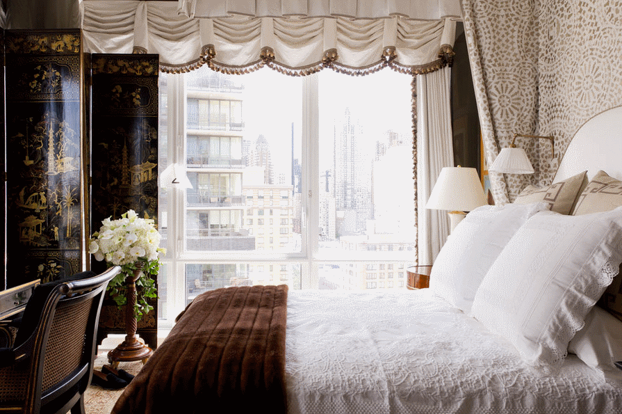 130 Square Feet Bedroom Interior Decoration. terry coverlet and heavy drapes