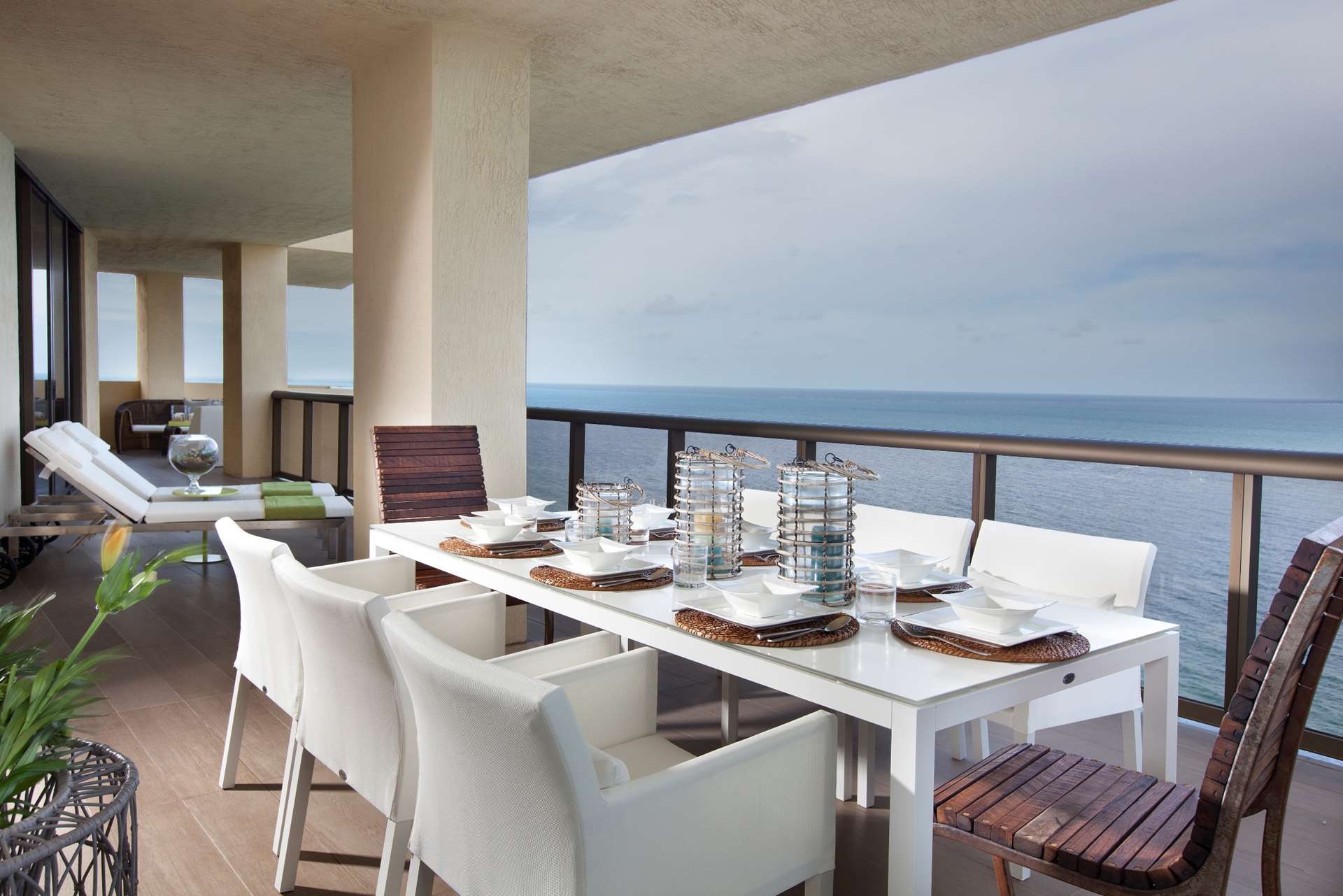 Modern Balconies Interior Design Ideas. Balcony with big column and dining set