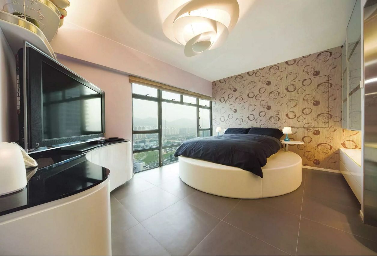 Circle Bed of Unique Bedroom Interior Design. Floor-long windows and concize decoartion style