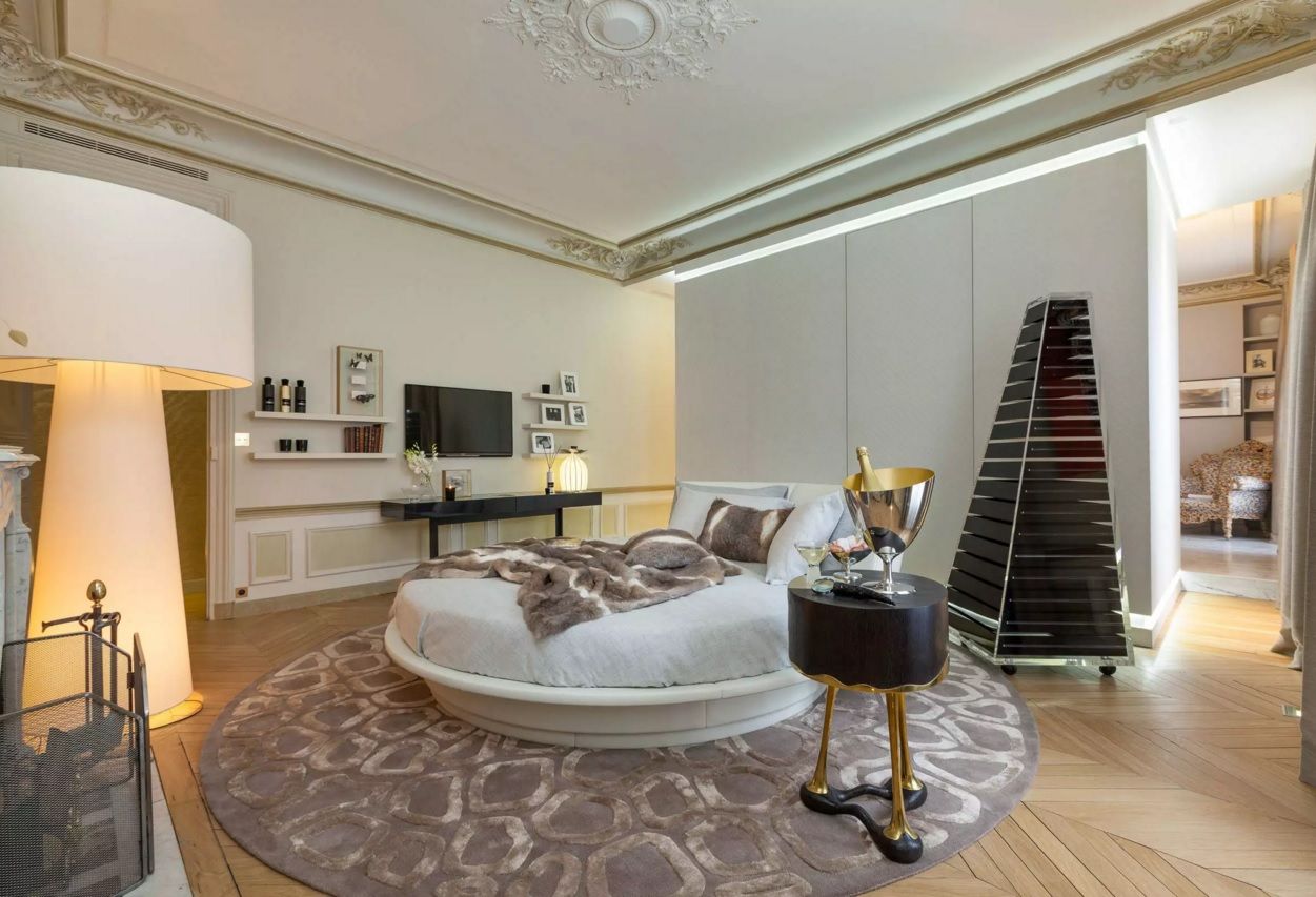 Circle Bed of Unique Bedroom Interior Design. Classic elements with the atmosphere of fresh modern decoration