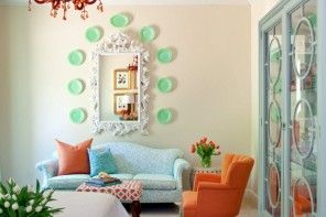 Turquoise decorative plates in the Shabby chic interior with orange armchairs