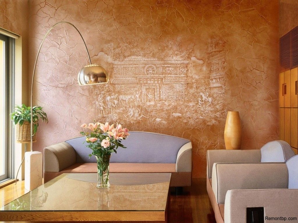 Decorative Venetian Stucco: Applying Technique, Interior Photos. Classic atmosphere in the brightly decorated living room
