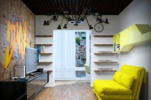 Spectacular design idea for small living room with black chandelier and aluminum lattice ceiling