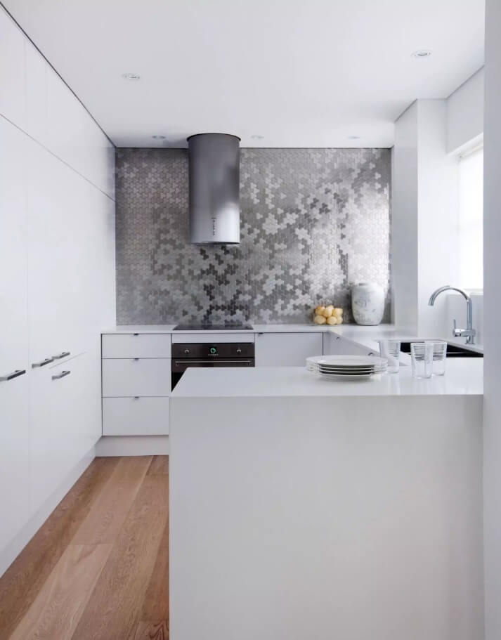 Metal Backsplash as Stylish Design Idea for Kitchen Interior. Absolutely white scandy design is too cool