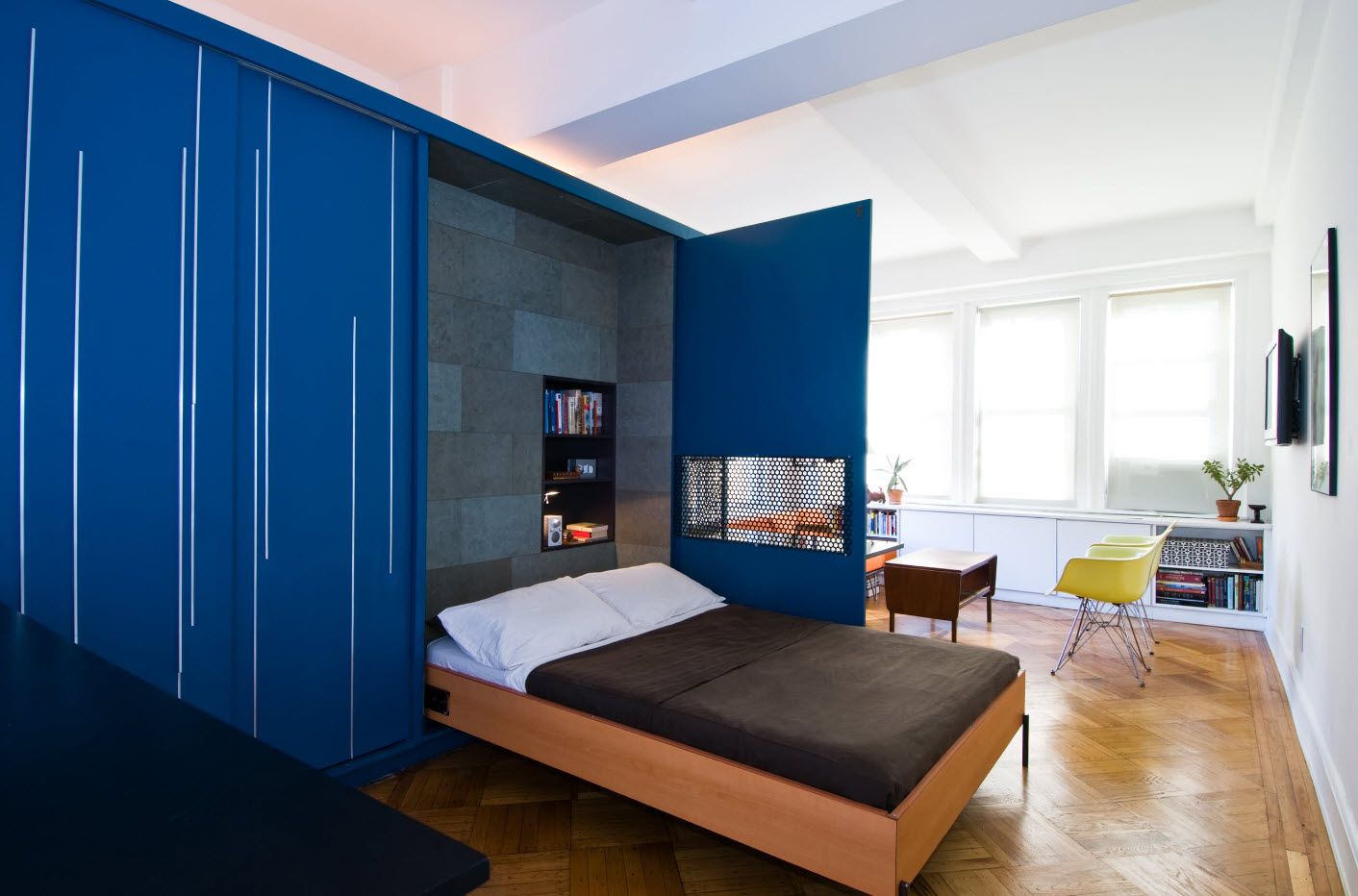 100+ Small Studio Apartment Design Ideas & Real-life Projects Photogallery. Blue partitions for zoning 