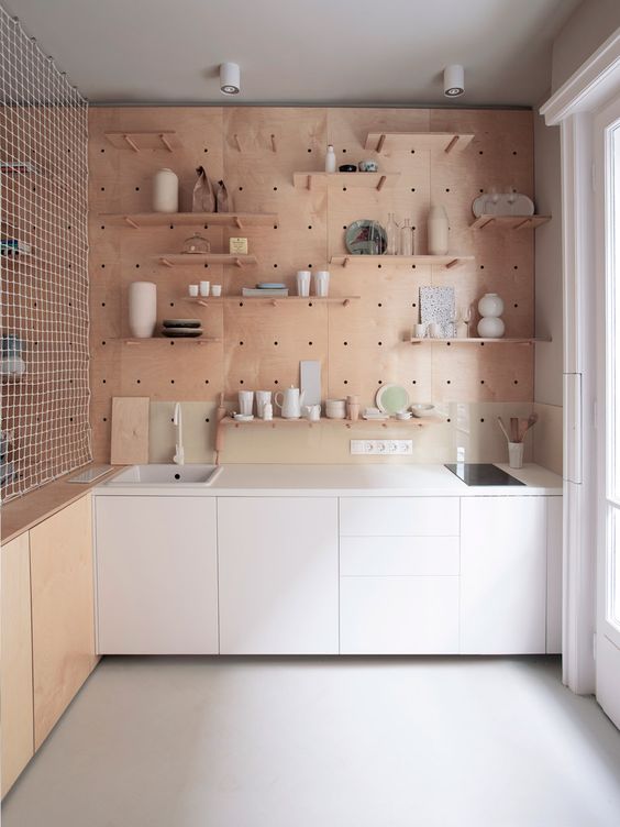 100+ Best Original Kitchen Design Ideas with Photos. Succesfull space-saving method with universal wooden shelves at the wall