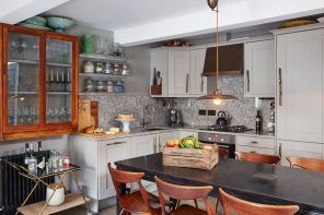 Bespoke Kitchen Interior Photos & Design Ideas. Rustic designed atmosphere with black table