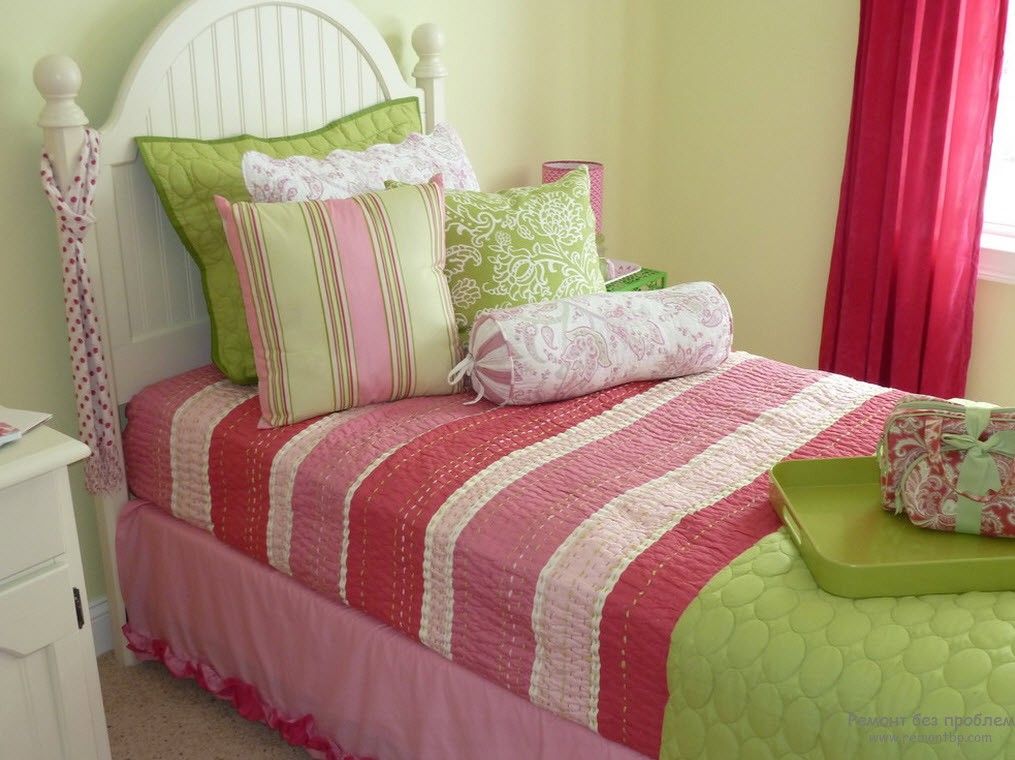 Classic style for the tight bedroom with pillows decorated bed