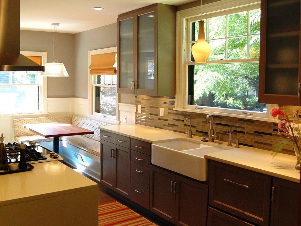 100 Square Feet Kitchen Functional Design Ideas. Dark bottom tier at the private house's space with window at the center