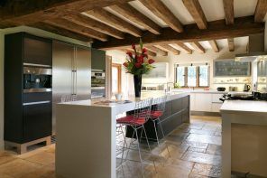 Cute open ceiling beams idea for the modern large kitchen