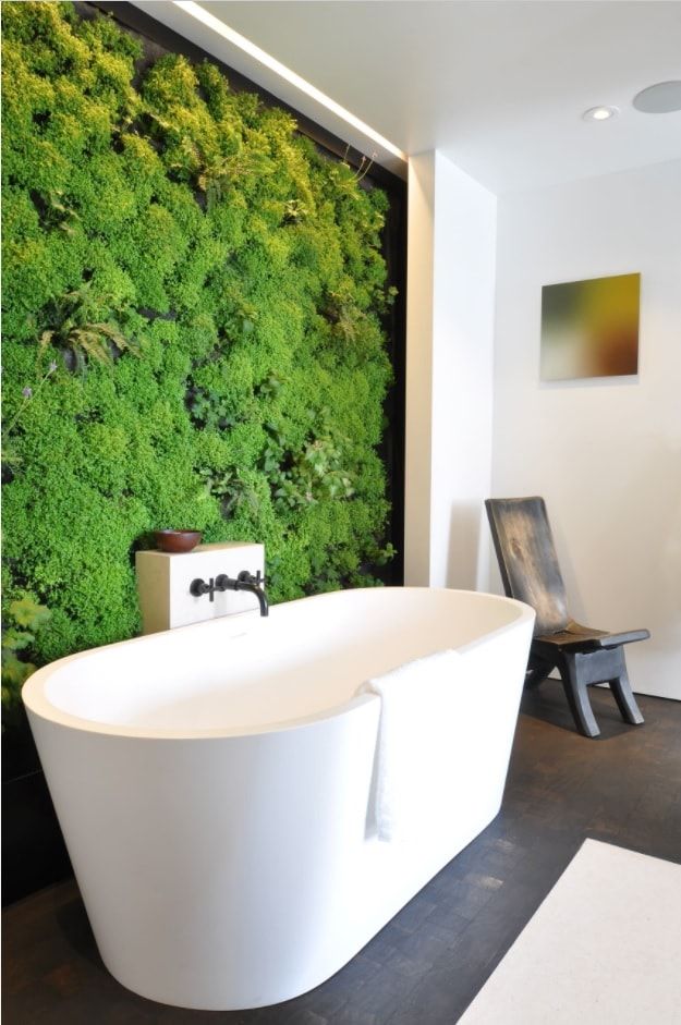 Pronounced eco style for the bathroom with live green accent wall