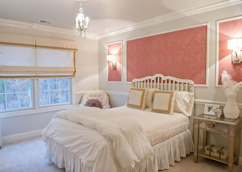 Pink accent at the headboard of the bed in Classic styled bedroom