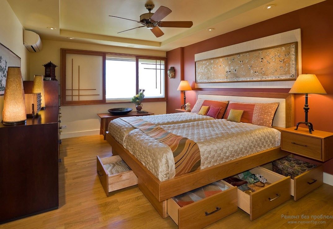 Unusual oriental style with small lamps and large bedroom with storage boxes