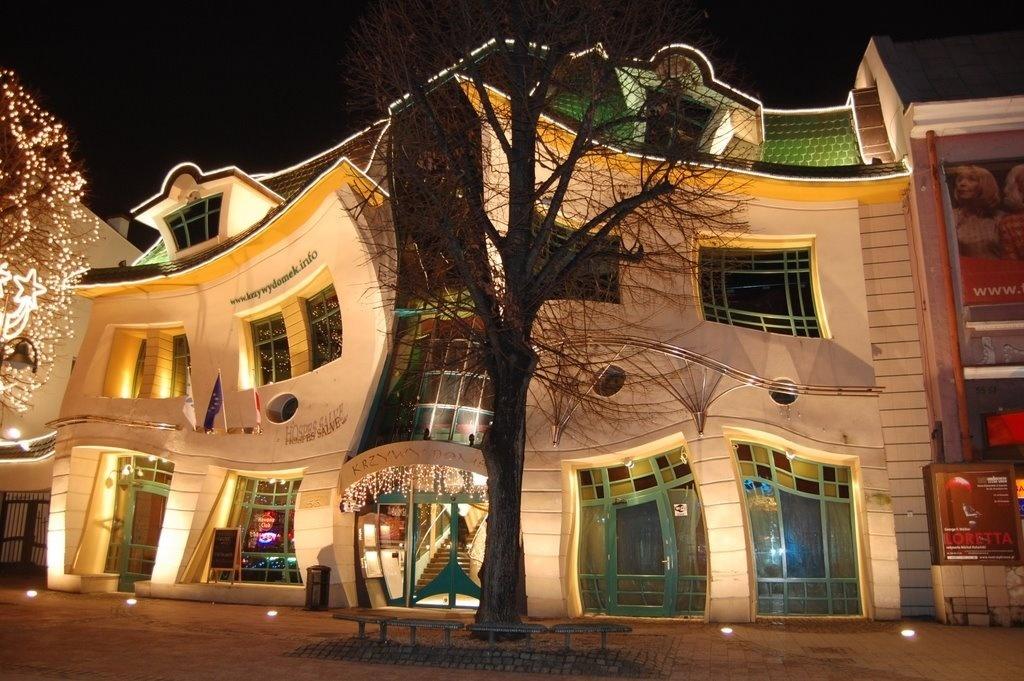 Dancing house in Sopot at night