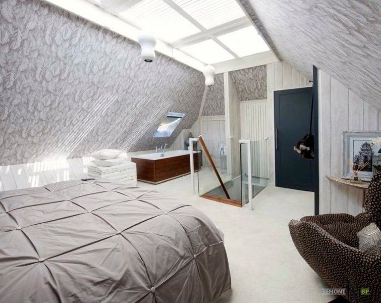 Top light in spectacular modern bedroom