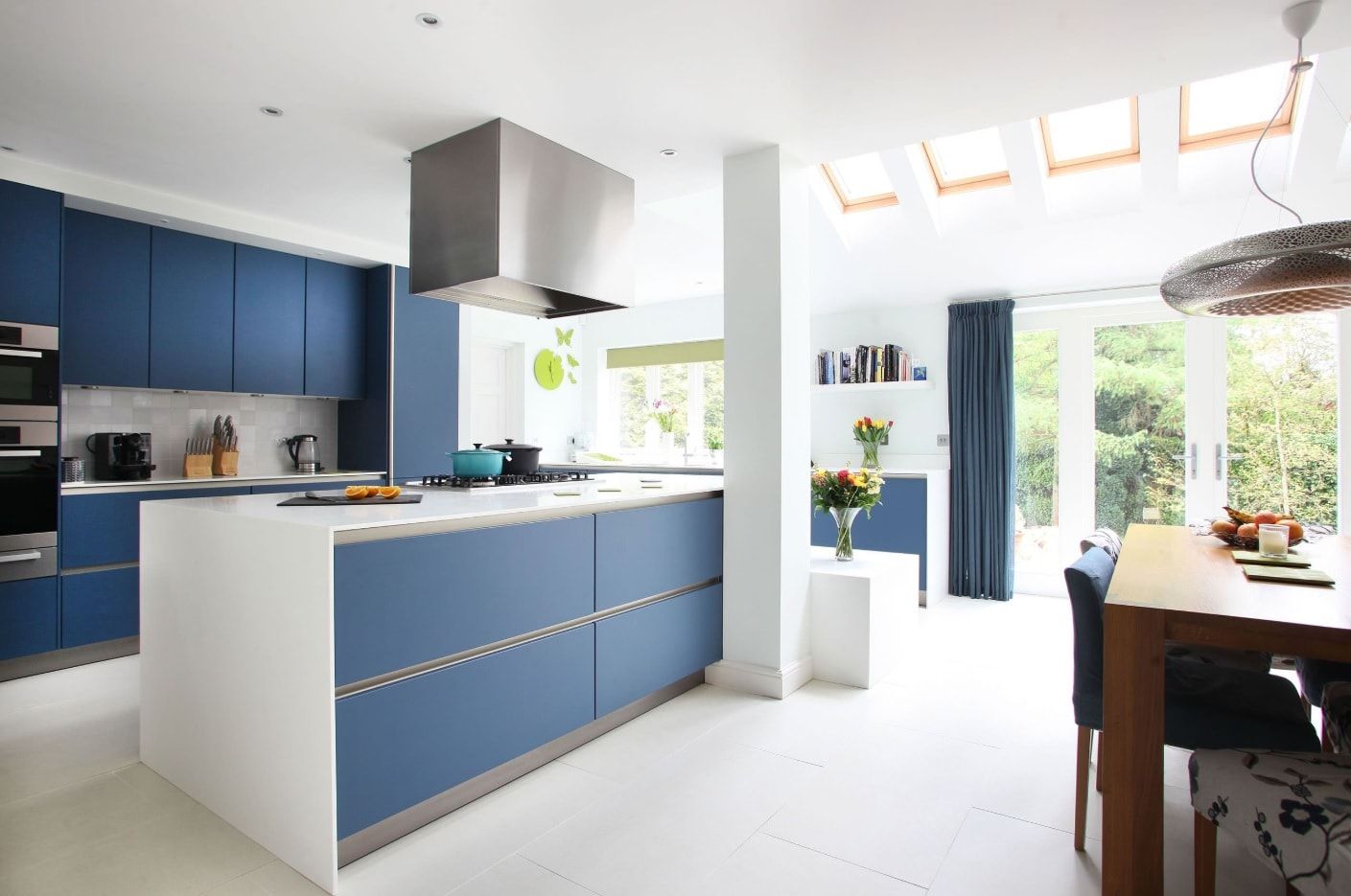 Blue and white fresh design of the spacious kitchen