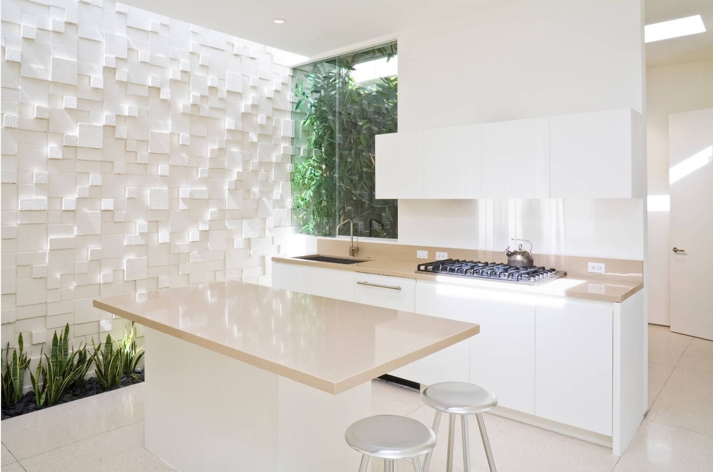 Complex designed structural wall of speckless white interior fo the modern kitchen
