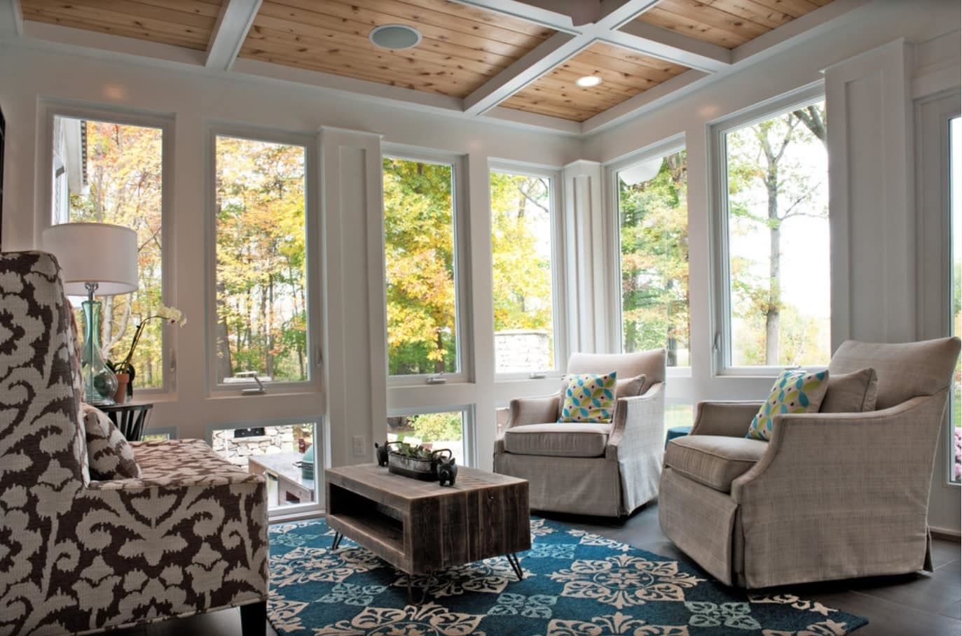 Boxed coffee table, spectacular blue carpet and combined wooden coffered ceiling