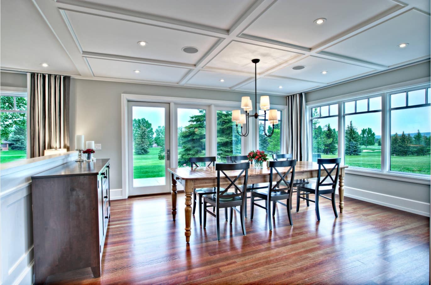 Structured with stucco ceiling for classic design dining with laminate 