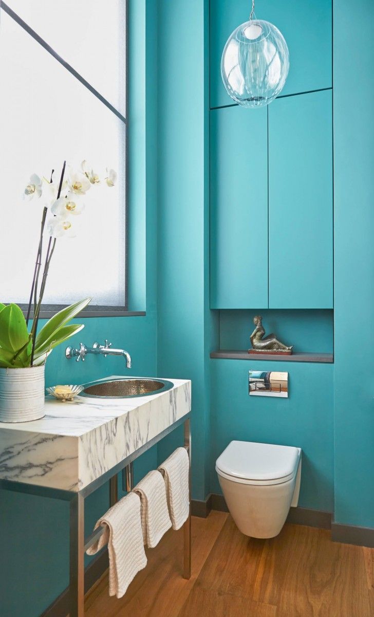 Unexpected turquoise color to finish the modern bathroom with suspended toilet bowl