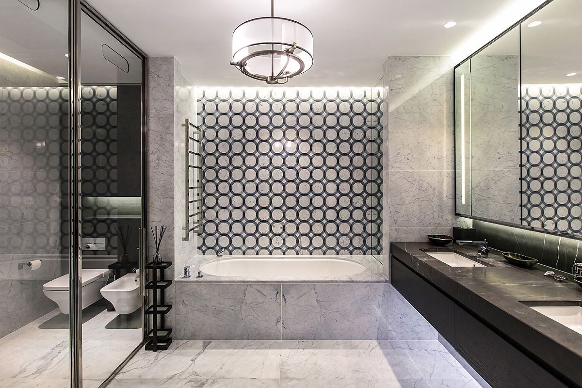 Gray marble streaks and black pattern tile at the wall of the bathtub