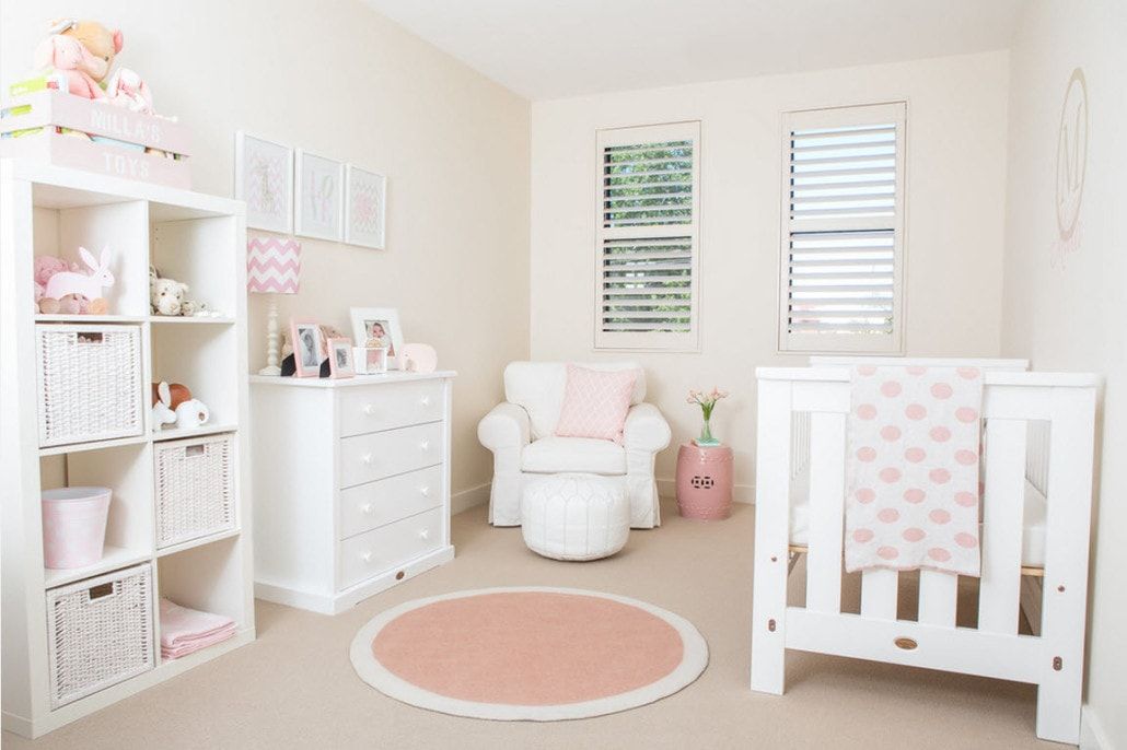 Pinky shades to decorate the Classic styled room