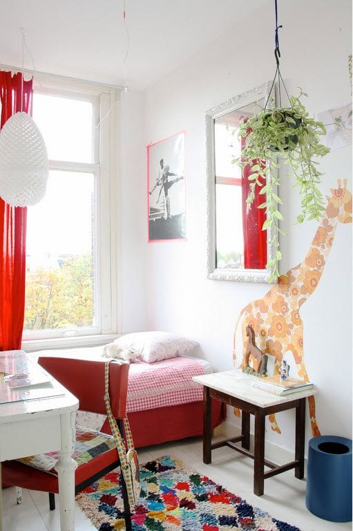 Color Therapy for Children's Room: Why Need Proper Color Combination? Red details for totally white room