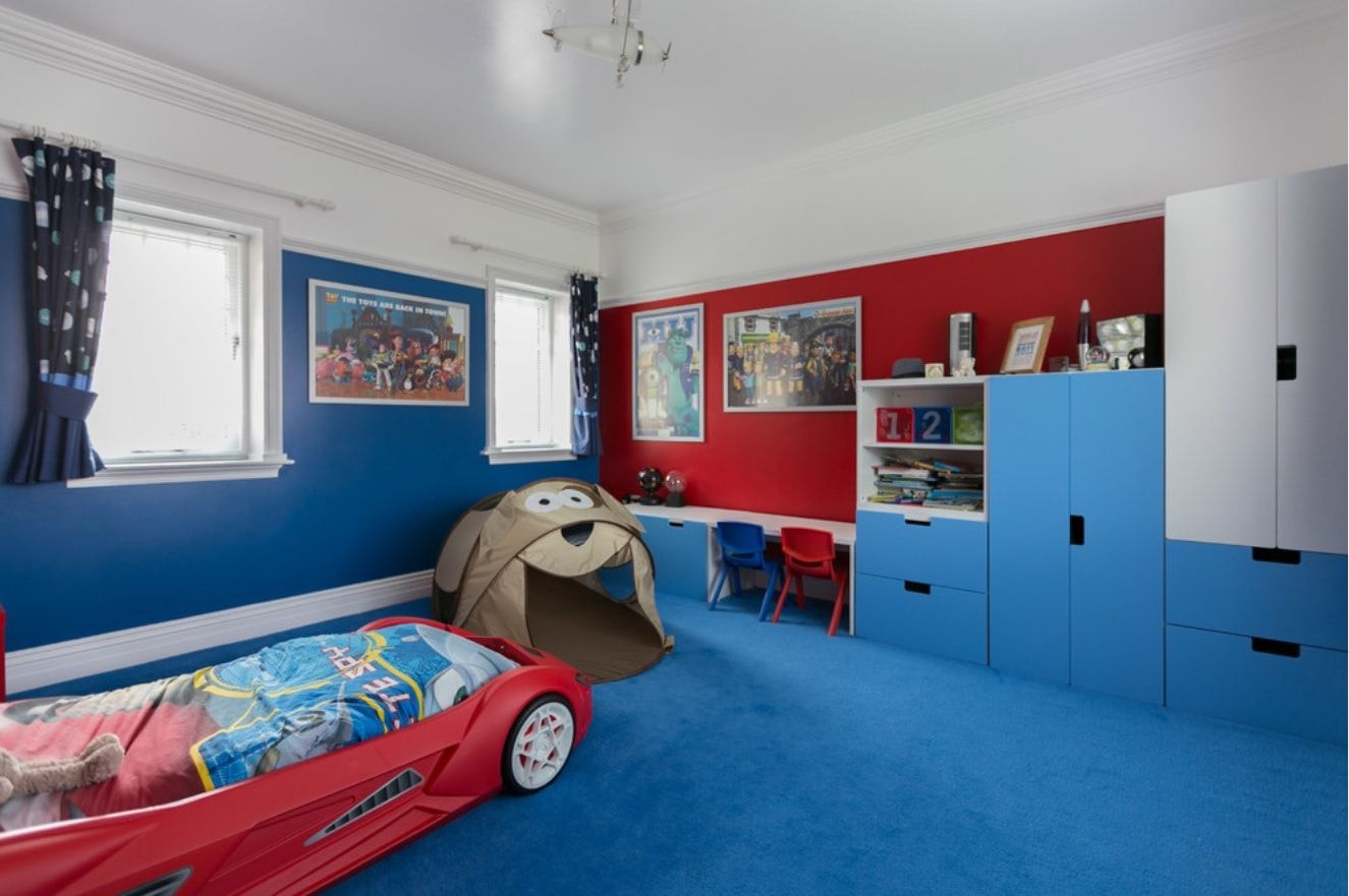 Decorating Ideas for Toddler Boys Bedrooms. Blue and red color theme for small boy's room
