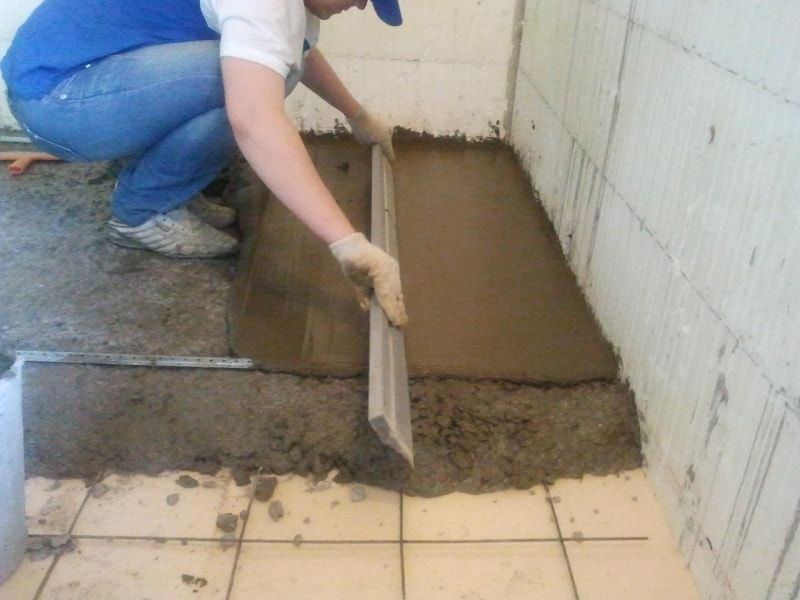 DIY Concrete Floor Step-by-Step Preparation and Installation Advice. Beginning of the pouring