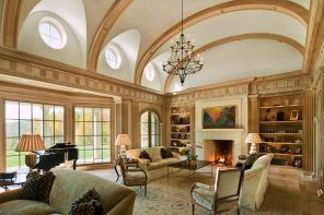 Vaulted Ceiling: Main Principles of Constructing and Finishing. Classic styled cottage with arched ceiling