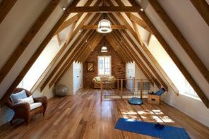 Attic Room Original Finishing and Decoration Ideas with Photos. Open rafters at the modern designed room with laminate