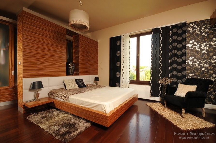 Japanese Panel Curtains: Oriental Charm in the Modern Interior. Platform bed and black dotter drapes for unrepeatable design