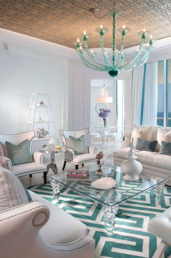 Greenish tint in the large Classic room's decoration
