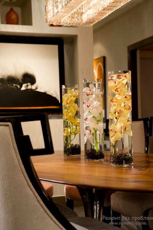 Glass vases design to decorate the table