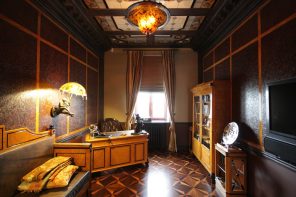 1920s Interior Design in Action: Real Apartment in Deep Retro. Notes of the Empire style in the home office