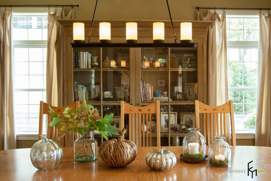 Pumpkins and glass pots as the candlesticks for casual interior