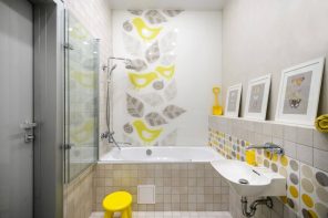 Bathroom Wall Finishing Materials Overview. Floral motif in light room
