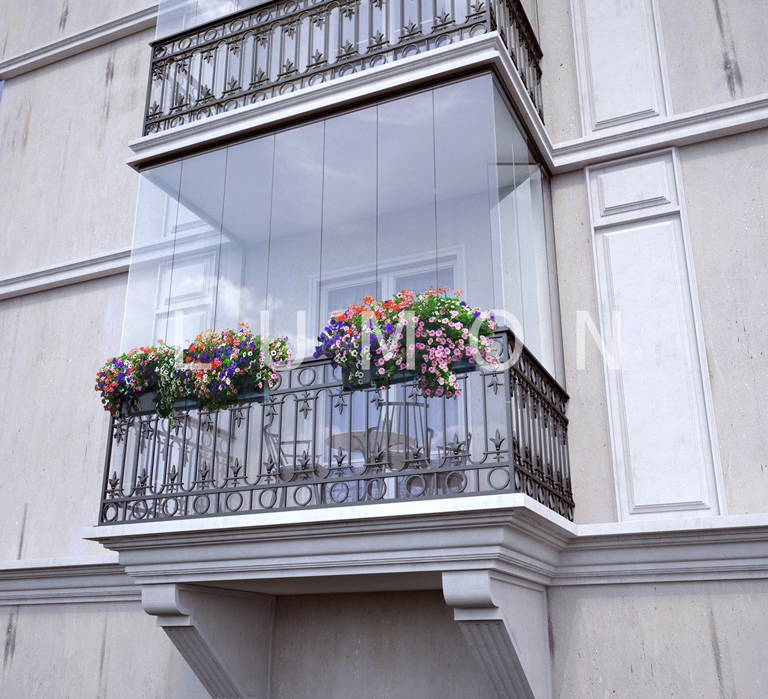 Французский Балкон в современной интерпретации и оформлении. Футуристические формы конструкции из стекла и стали